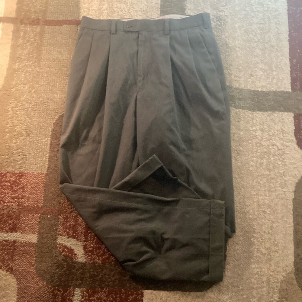 Pre-Owned Men’s Corporate Khakingwear 
Dress Pants Size 32/30